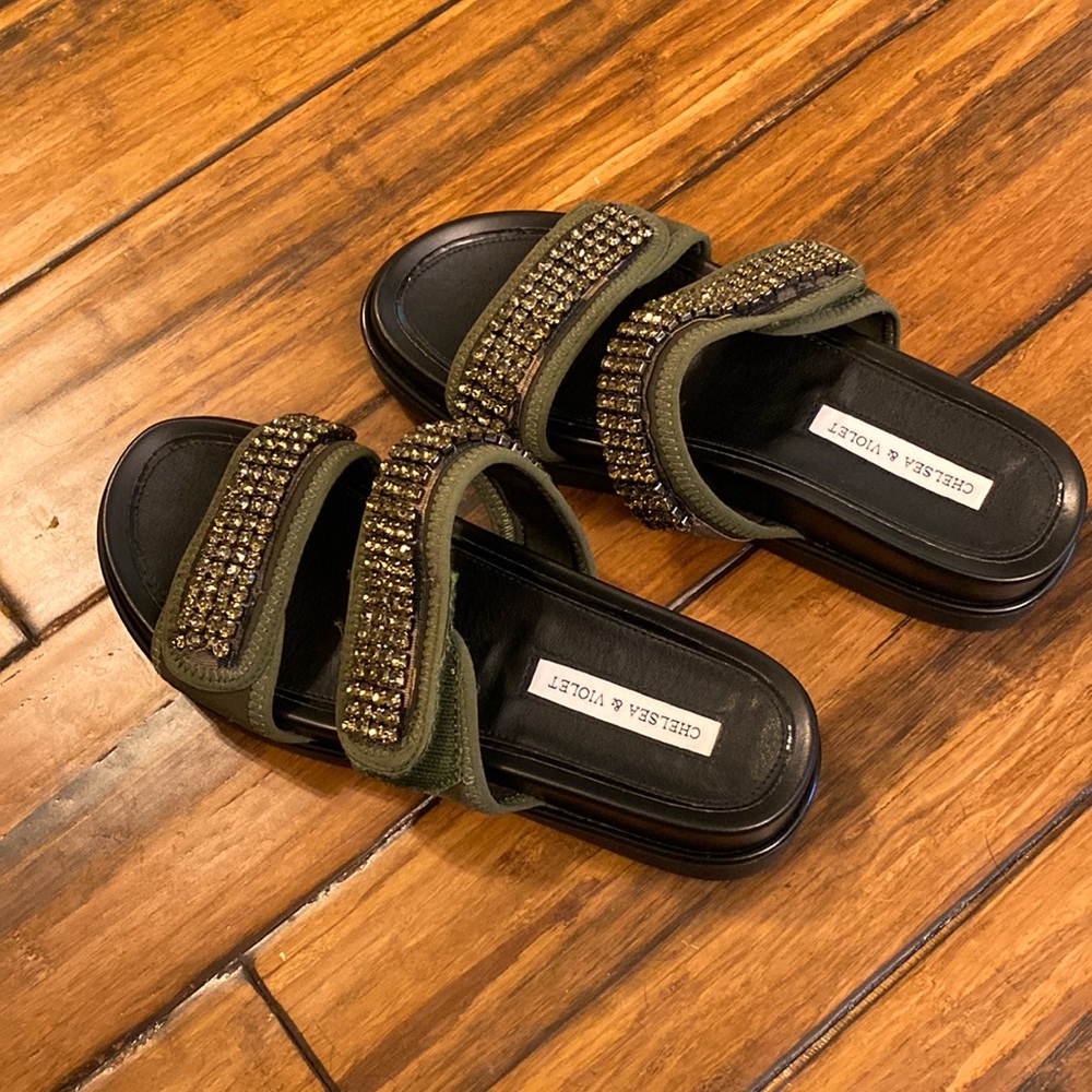 Sandals casual semi new color camouflage and sparkles ✨ size 7.5. Very cute - Picture 3 of 5